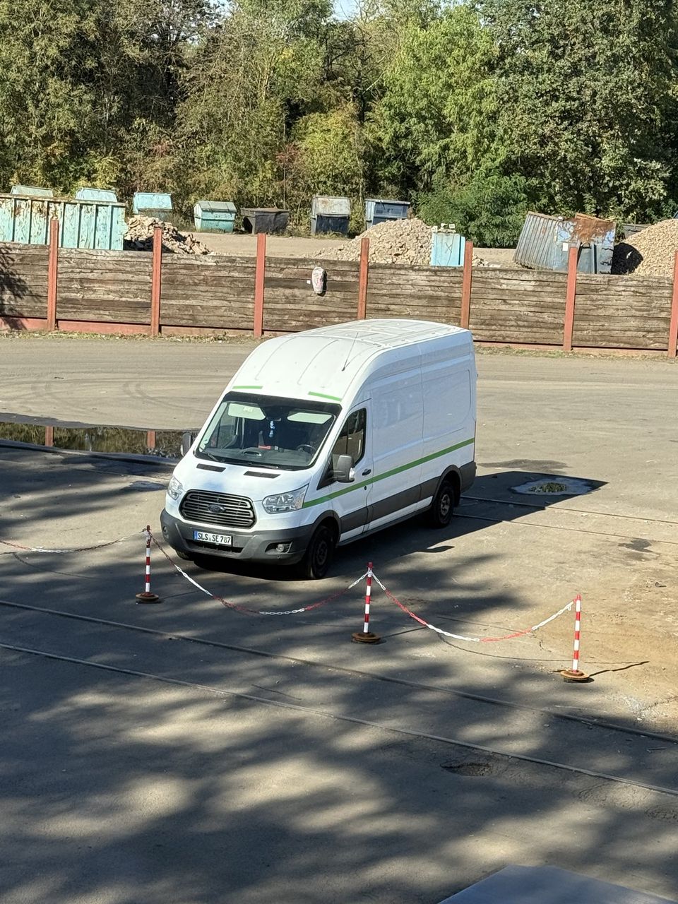 Weißer Transporter von Scheiermann Entrümpelung